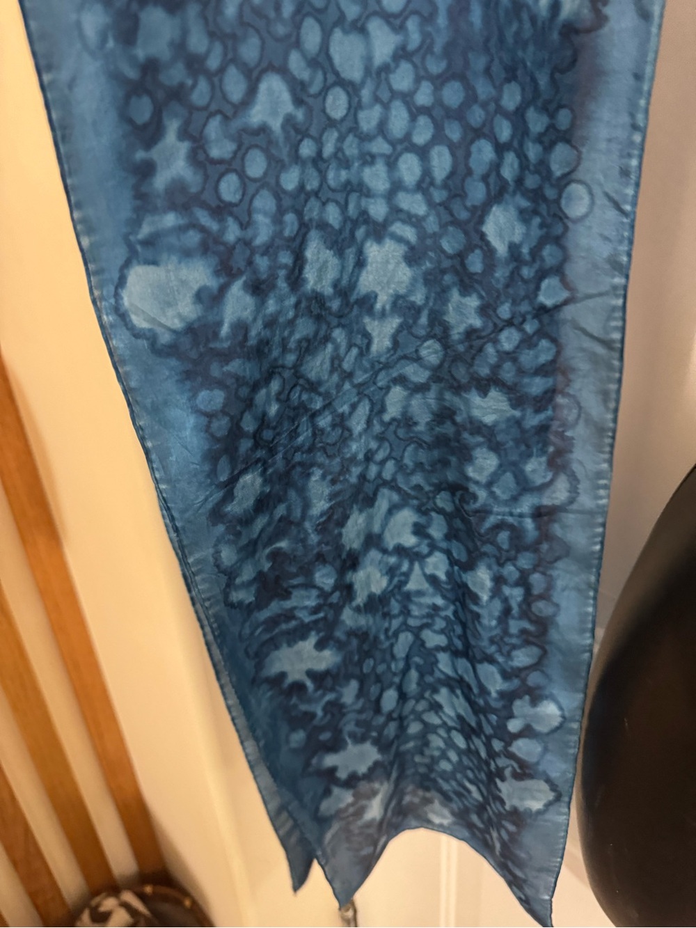 Hand died indigo silk scarf - Picture 4 of 8